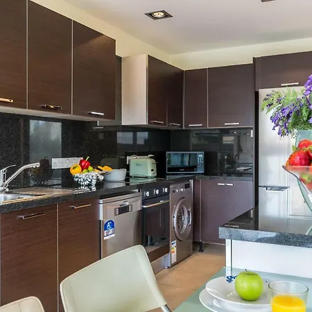 Bay 3 Bedroom * לרנקה