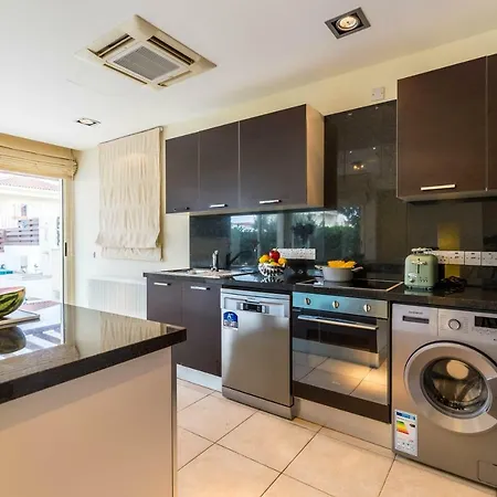 Bay 3 Bedroom * לרנקה